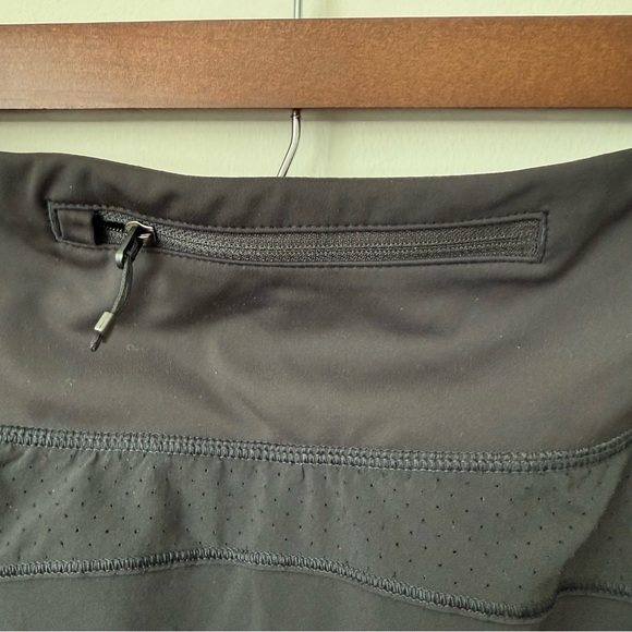 Athleta Run With It 14” Skort Black Size Medium - Picture 3 of 10